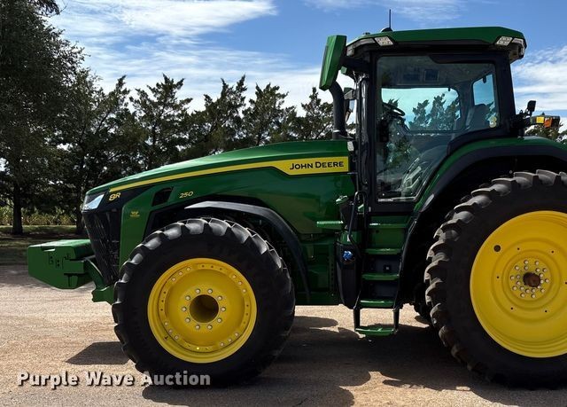 2020 John Deere 8R250 MFWD