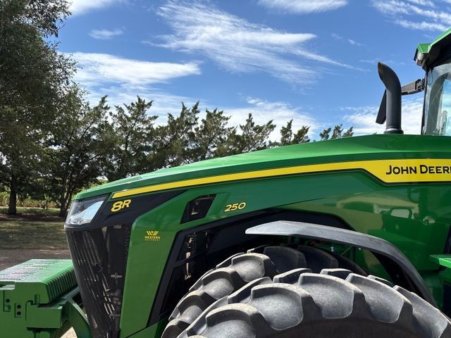2020 John Deere 8R250 MFWD