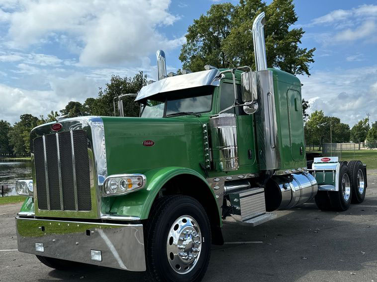 2021 Peterbilt 389