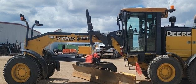 2013 John Deere 772GP