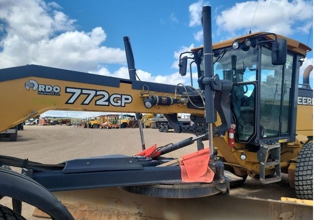 2013 John Deere 772GP