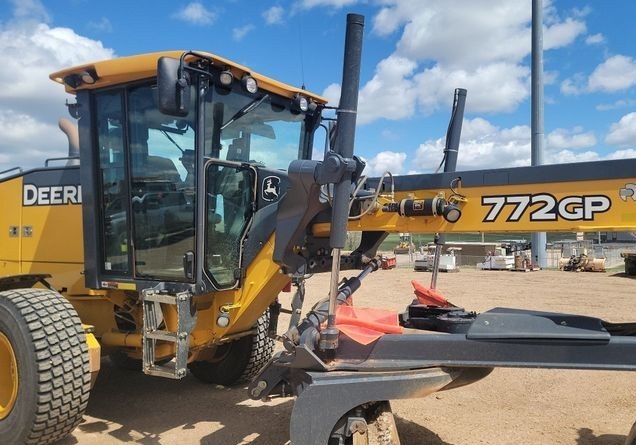 2013 John Deere 772GP
