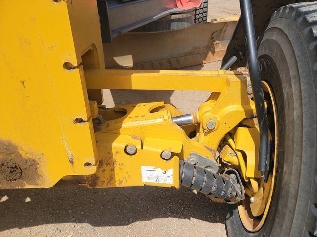 2013 John Deere 772GP