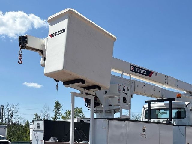 2023 Freightliner Business Class M2