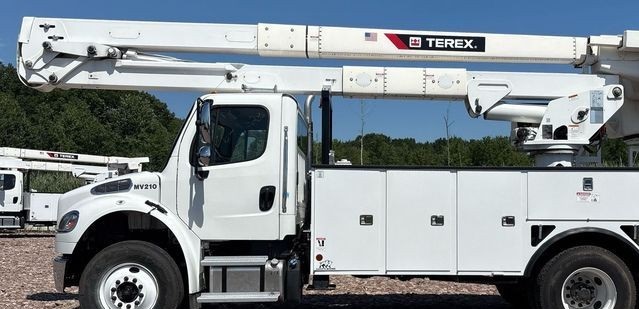 2023 Freightliner Business Class M2