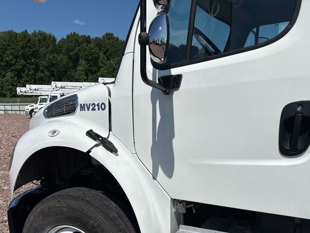 2023 Freightliner Business Class M2