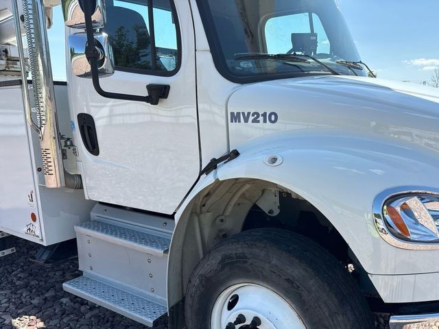 2023 Freightliner Business Class M2